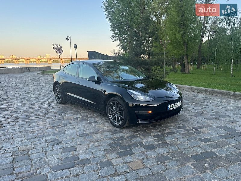 Седан Tesla Model 3 2023 в Киеве