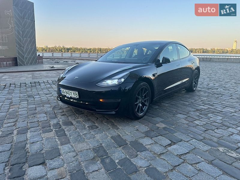 Седан Tesla Model 3 2023 в Киеве
