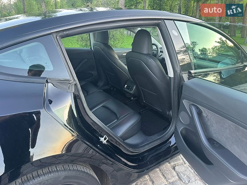 Седан Tesla Model 3 2023 в Киеве