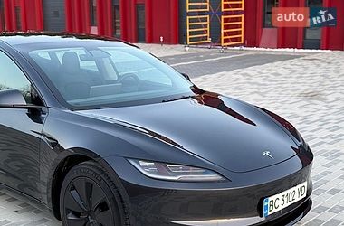 Седан Tesla Model 3 2024 в Львове