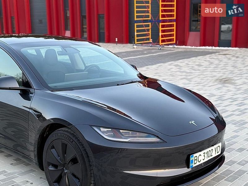 Седан Tesla Model 3 2024 в Львове