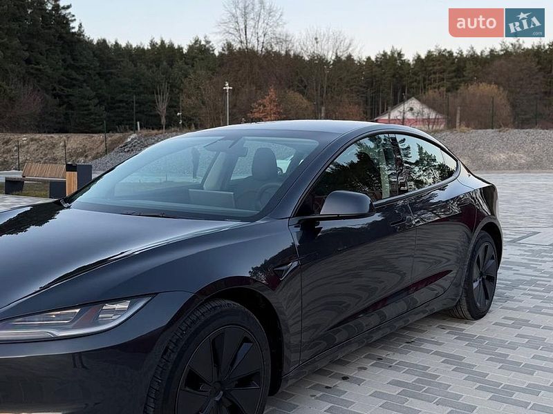 Седан Tesla Model 3 2024 в Львове