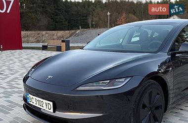 Седан Tesla Model 3 2024 в Львові
