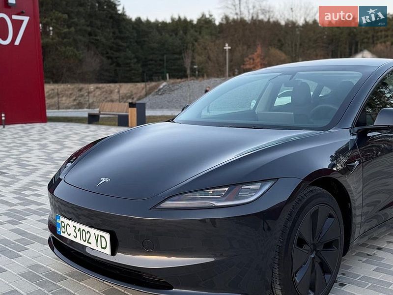 Седан Tesla Model 3 2024 в Львове
