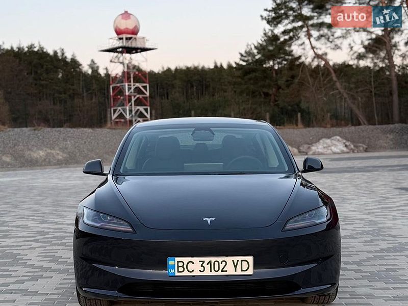 Седан Tesla Model 3 2024 в Львове