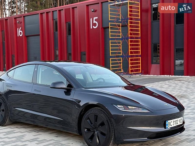 Седан Tesla Model 3 2024 в Львове