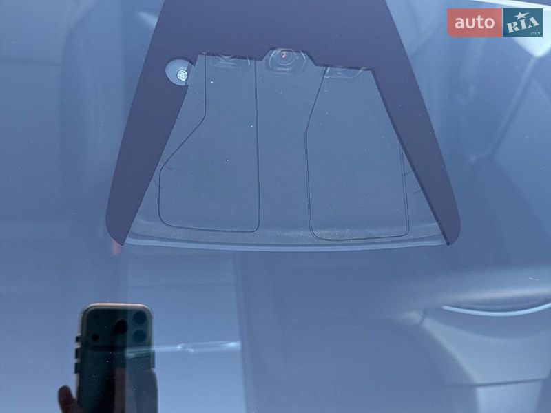 Седан Tesla Model 3 2024 в Львове