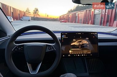 Седан Tesla Model 3 2024 в Львове