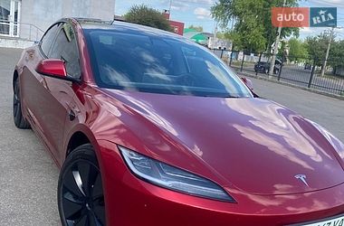 Седан Tesla Model 3 2024 в Чернигове