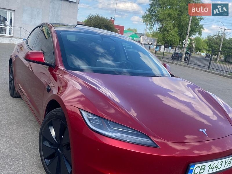 Седан Tesla Model 3 2024 в Чернигове
