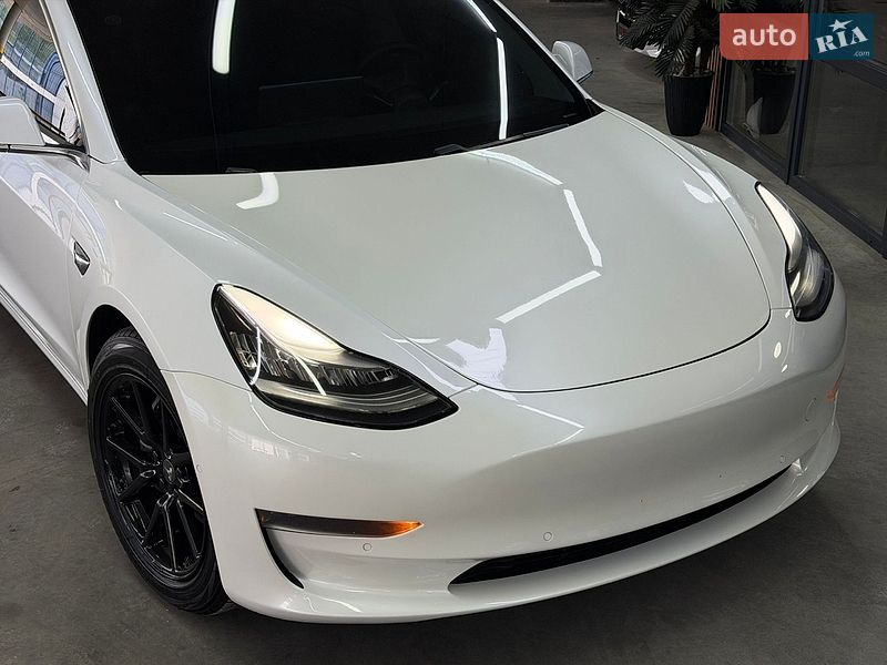 Седан Tesla Model 3 2019 в Одесі