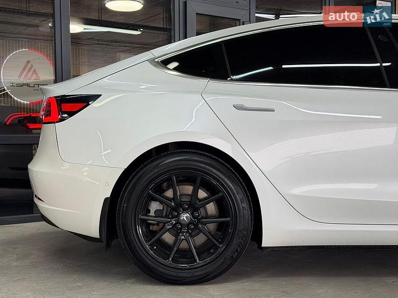 Седан Tesla Model 3 2019 в Одесі