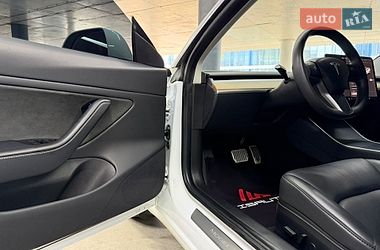 Седан Tesla Model 3 2019 в Одесі