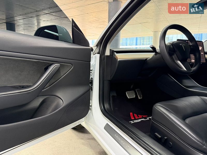 Седан Tesla Model 3 2019 в Одесі