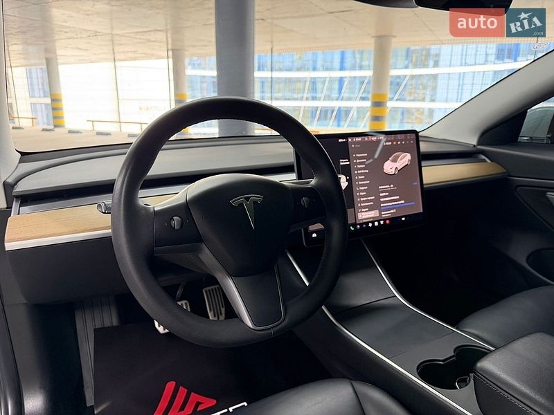 Седан Tesla Model 3 2019 в Одесі
