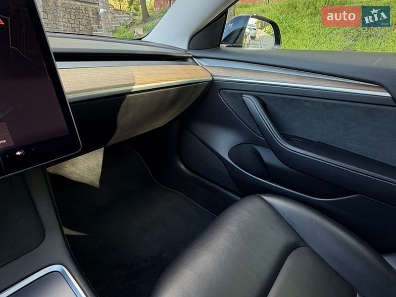 Седан Tesla Model 3 2022 в Днепре