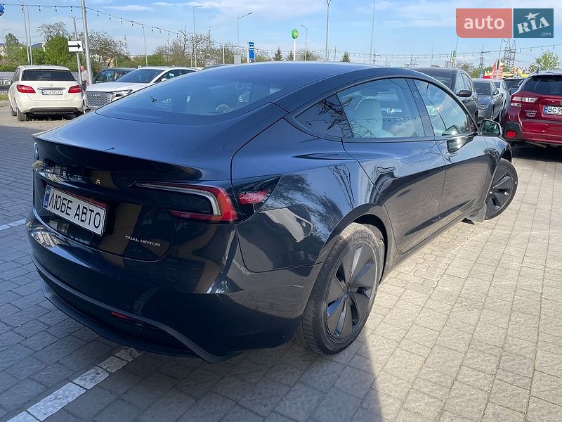 Седан Tesla Model 3 2024 в Львове