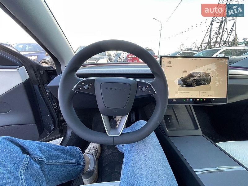 Седан Tesla Model 3 2024 в Львове