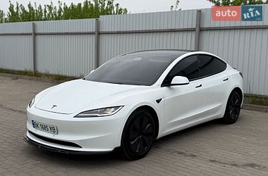 Седан Tesla Model 3 2025 в Дубно