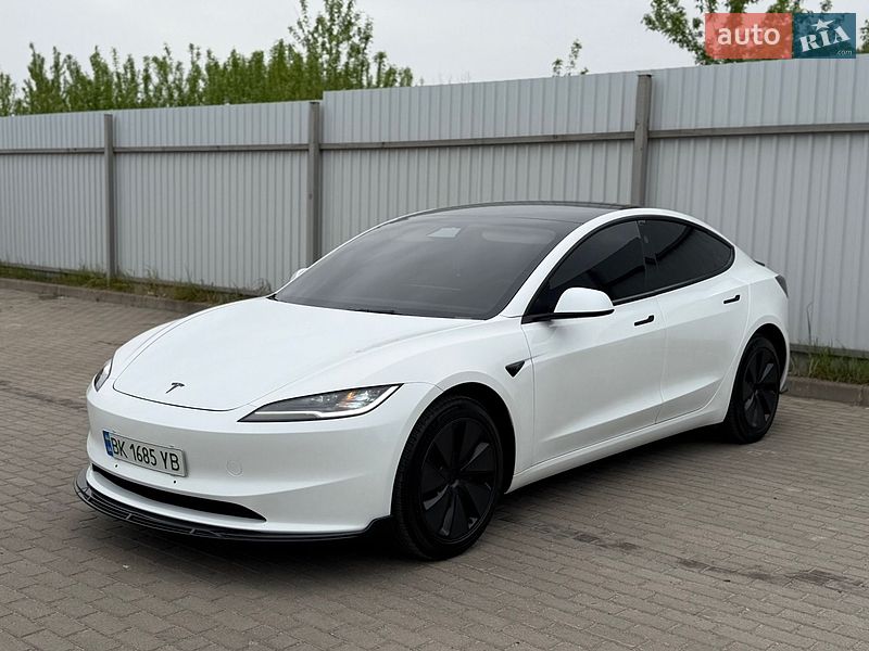 Седан Tesla Model 3 2025 в Дубно