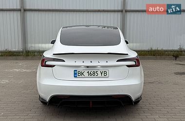 Седан Tesla Model 3 2025 в Дубно