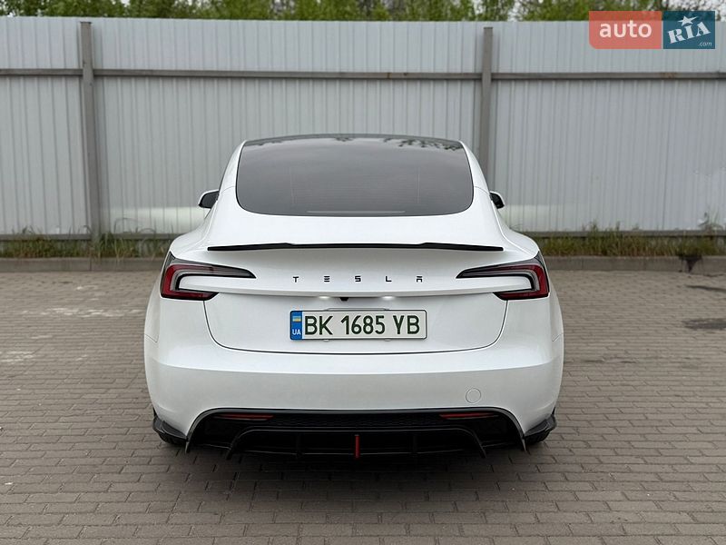 Седан Tesla Model 3 2025 в Дубно
