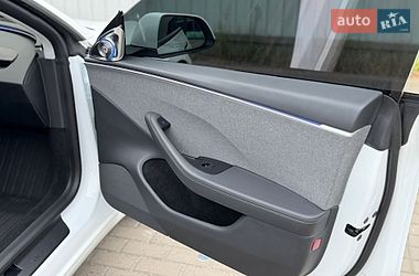 Седан Tesla Model 3 2025 в Дубно