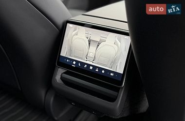 Седан Tesla Model 3 2025 в Дубно