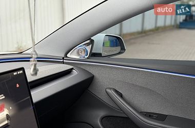 Седан Tesla Model 3 2025 в Дубно