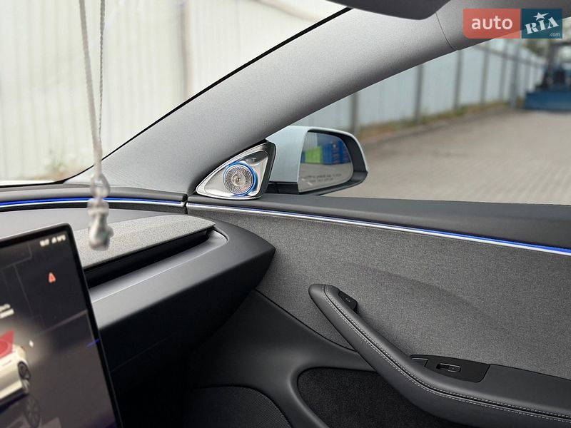 Седан Tesla Model 3 2025 в Дубно