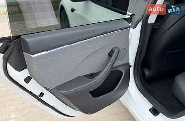 Седан Tesla Model 3 2025 в Дубно