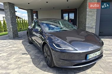 Седан Tesla Model 3 2025 в Ровно