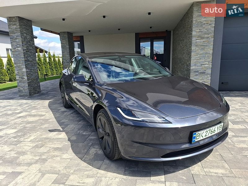Седан Tesla Model 3 2025 в Ровно