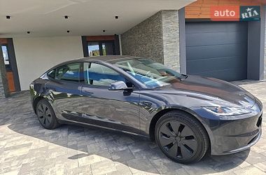Седан Tesla Model 3 2025 в Ровно