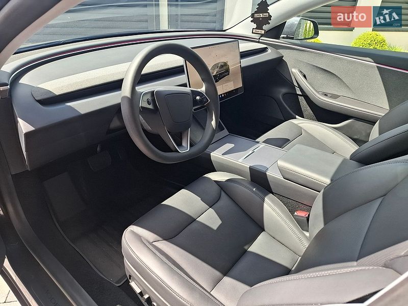 Седан Tesla Model 3 2025 в Ровно