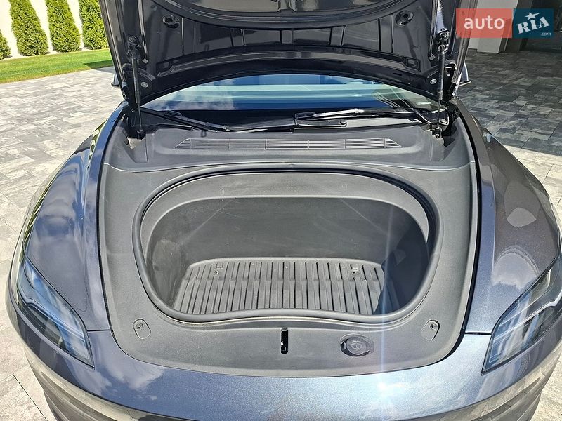 Седан Tesla Model 3 2025 в Ровно