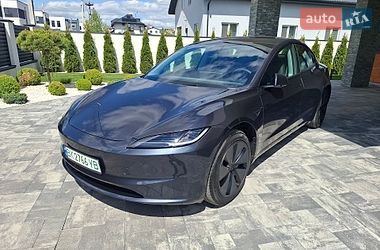 Седан Tesla Model 3 2025 в Ровно