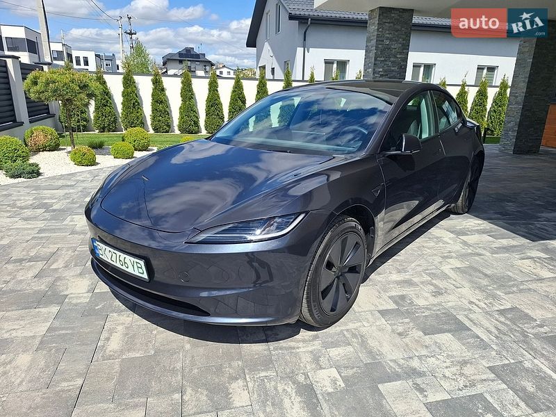 Седан Tesla Model 3 2025 в Ровно