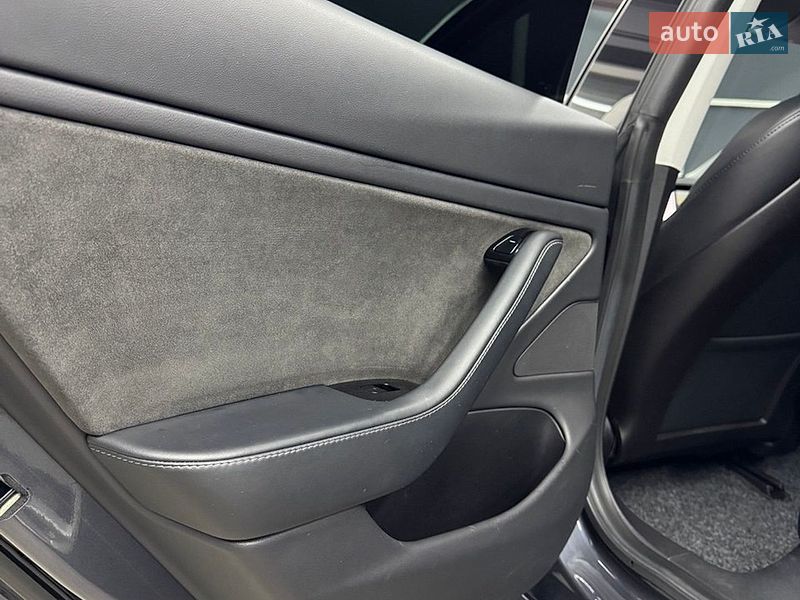 Седан Tesla Model 3 2019 в Коломые