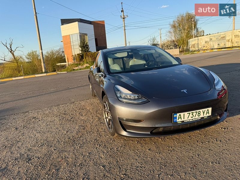Седан Tesla Model 3 2020 в Киеве