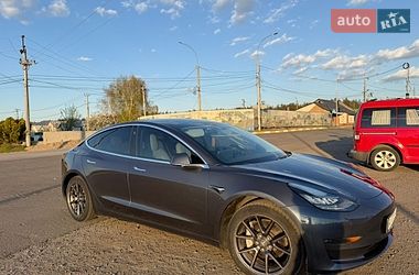 Седан Tesla Model 3 2020 в Киеве
