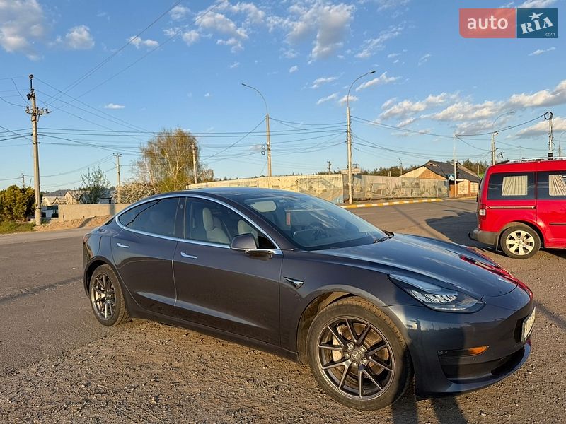 Седан Tesla Model 3 2020 в Киеве