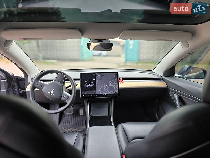 Седан Tesla Model 3 2020 в Киеве