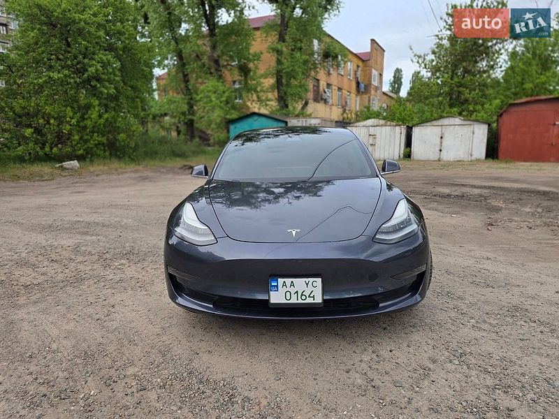 Седан Tesla Model 3 2020 в Киеве