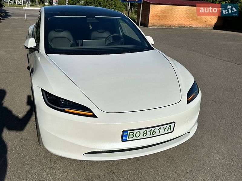 Седан Tesla Model 3 2024 в Тернополі
