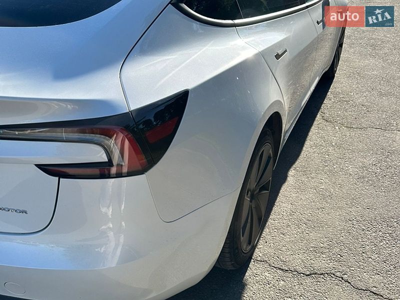 Седан Tesla Model 3 2024 в Тернополі