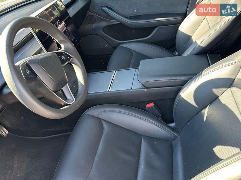 Седан Tesla Model 3 2024 в Тернополі