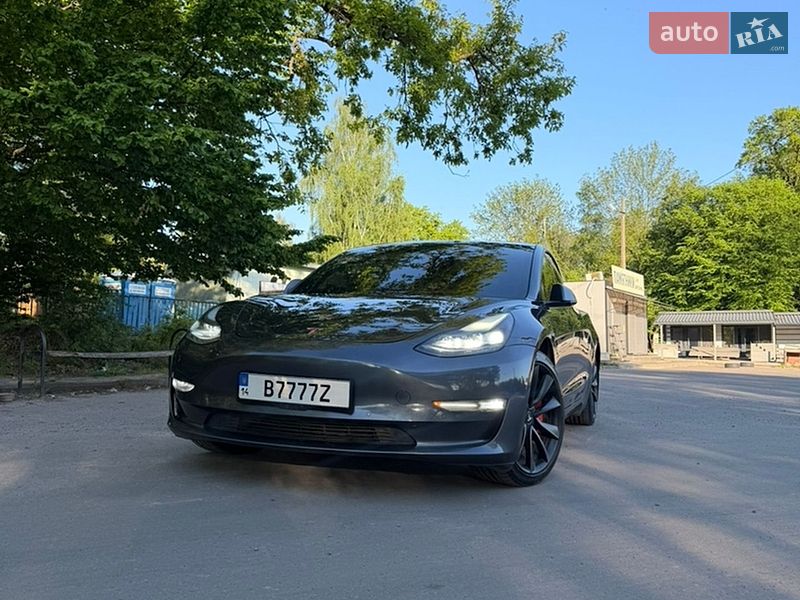 Седан Tesla Model 3 2021 в Львове