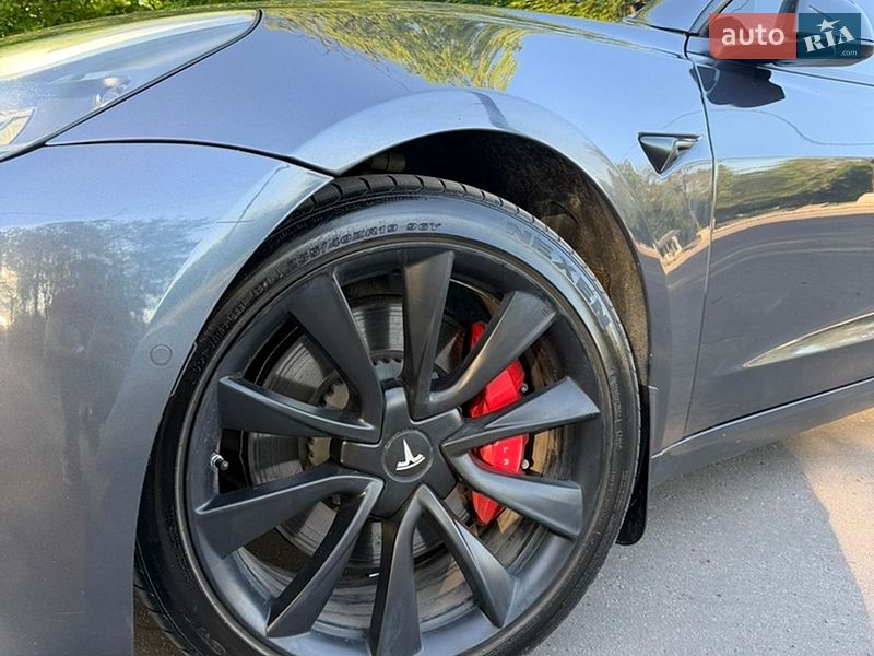Седан Tesla Model 3 2021 в Львове