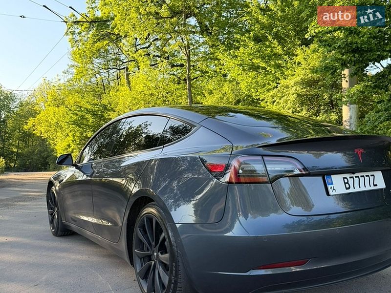 Седан Tesla Model 3 2021 в Львове